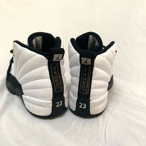Air Jordan retro 12 color black and white